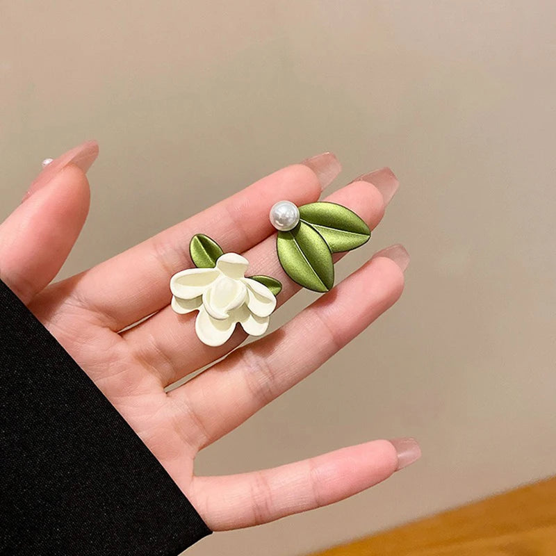 2025 Asymmetry Imitation pearl Stud Earrings Flower Earrings Ins Girl New Fashion Temperament Women's Earrings Jewelry