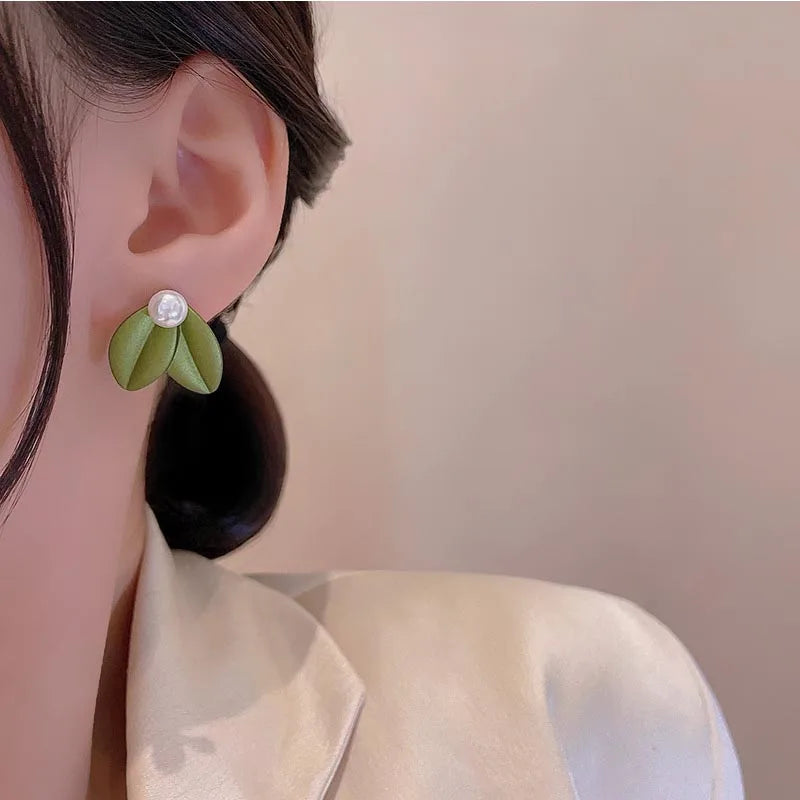 2025 Asymmetry Imitation pearl Stud Earrings Flower Earrings Ins Girl New Fashion Temperament Women's Earrings Jewelry