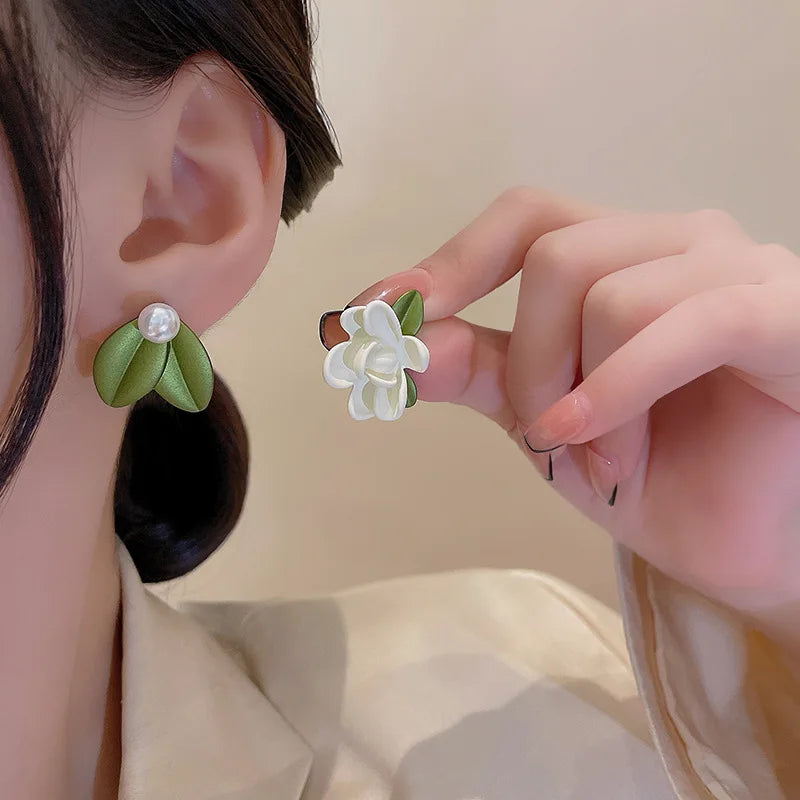 2025 Asymmetry Imitation pearl Stud Earrings Flower Earrings Ins Girl New Fashion Temperament Women's Earrings Jewelry